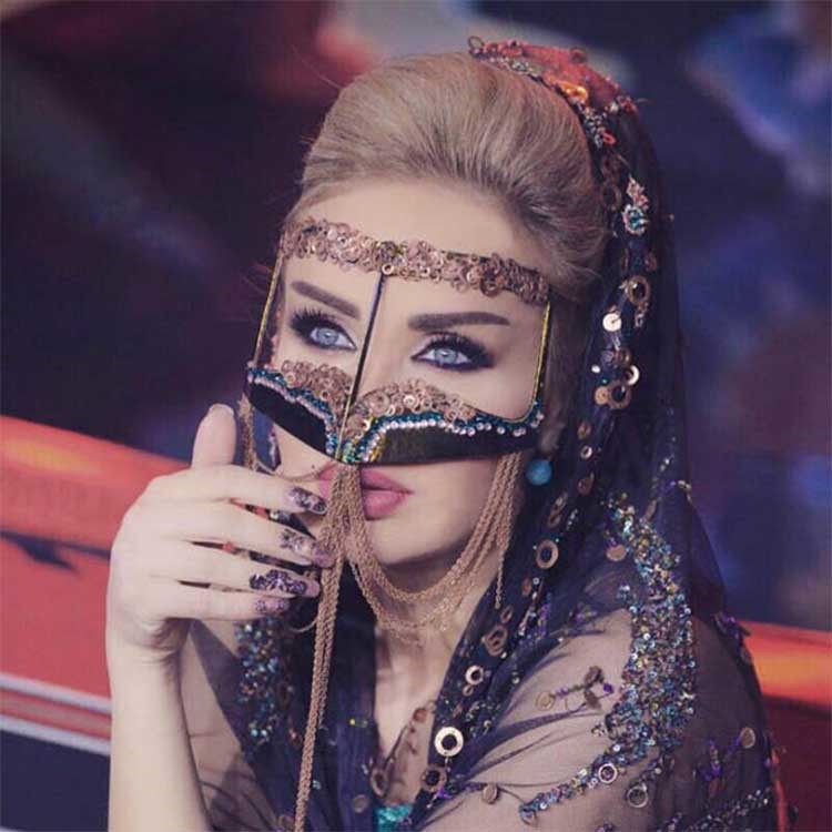 بالصور.. رولا سعد تمنح عينيها قوة البرقع في زي خليجي شفاف