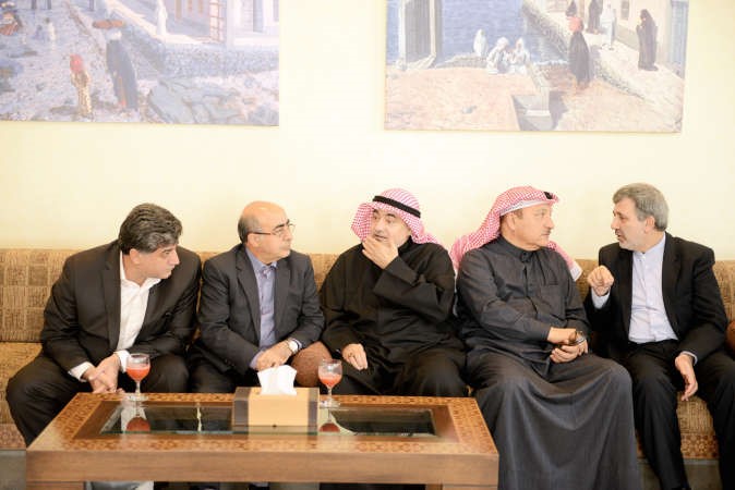 السفير الايراني وجليل الطباخ وعبدالحسين السلطان مع بعض اعضاء الوفد