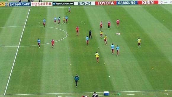 لاعبي المنتخب القطري في ارضية كانبيرا