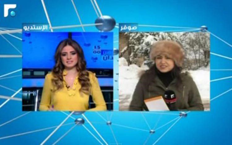 بالفيديو.. مذيعة لبنانية وسط الثلوج ترتجف من البرد على الهواء 