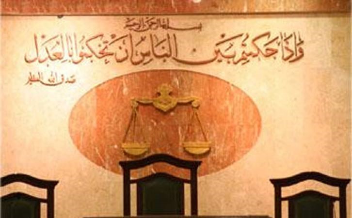 بالفيديو.. حبس رقيب شرطة مصري بسبب "رنة" هاتفه داخل قاعة المحكمة 