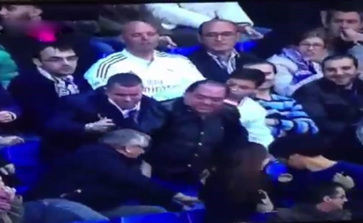 بالفيديو.. مشجع مدريدي عرض نفسه للخطر بسبب كرة طائشة! 