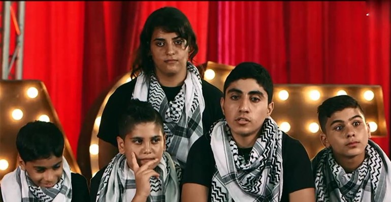 بالفيديو.. تخت فلسطيني يبكي لجنة "آراب غوت تالنت"