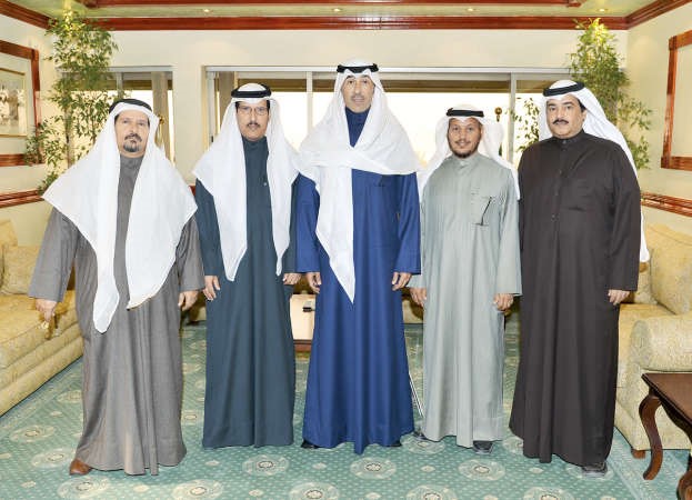 الشيخ فواز الخالد مستقبلا رئيس واعضاء جمعية الوفرة الزراعية﻿