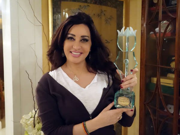 لطيفة تحمل اهداء الانباء﻿