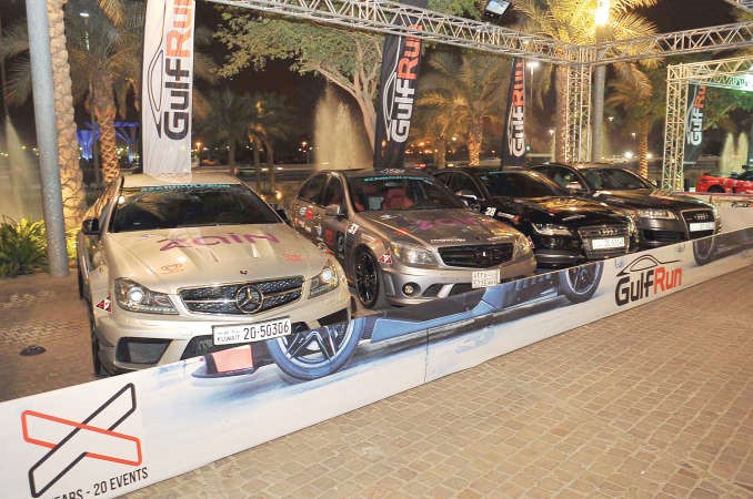 جانب من السيارات المعروضة خارج المول﻿