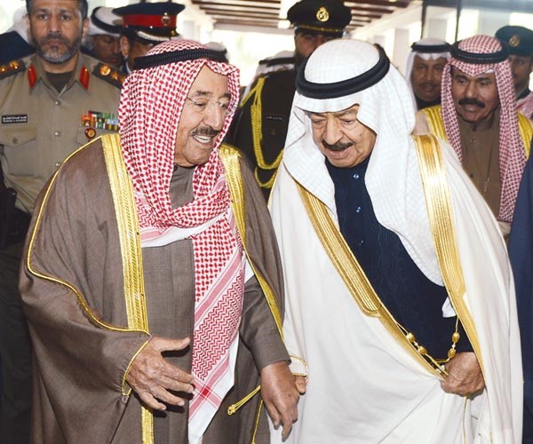 الأمير ورئيس وزراء البحرين بحثا تعزيز العلاقات الثنائية والمصالح المشتركة