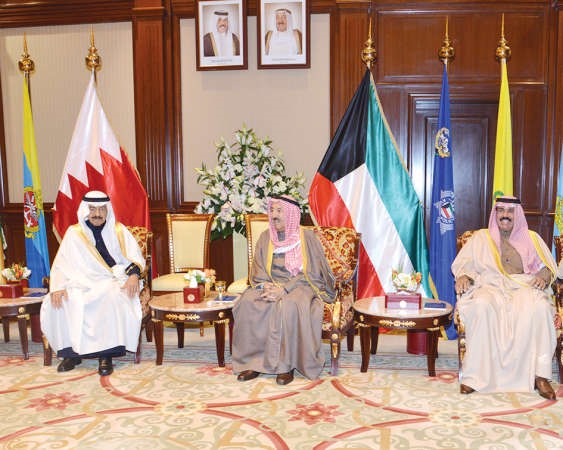 صاحب السمو الامير خلال لقائه صاحب السمو الملكي الامير خليفة بن سلمان بحضور سمو ولي العهد