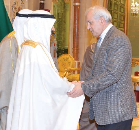 د بدر العيسى مرحبا برئيس الوزراء البحريني