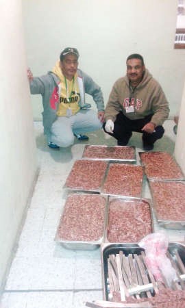جانب من اللحوم الفاسدة التي تمت مصادرتها 