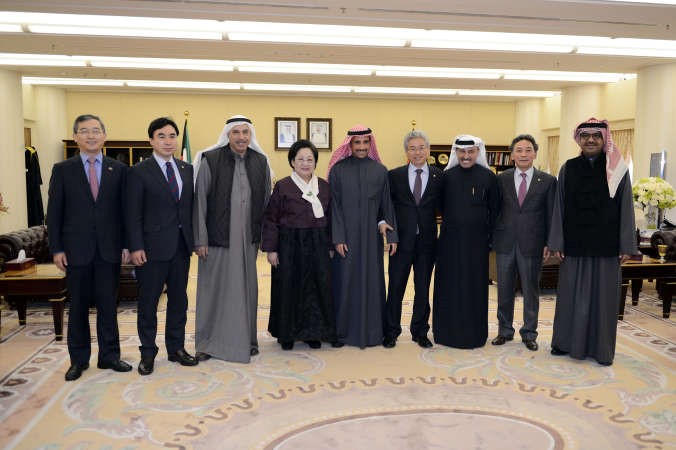 رئيس مجلس الامة مرزوق الغانم مستقبلا وفد مجموعة الصداقة الكوريةالكويتية