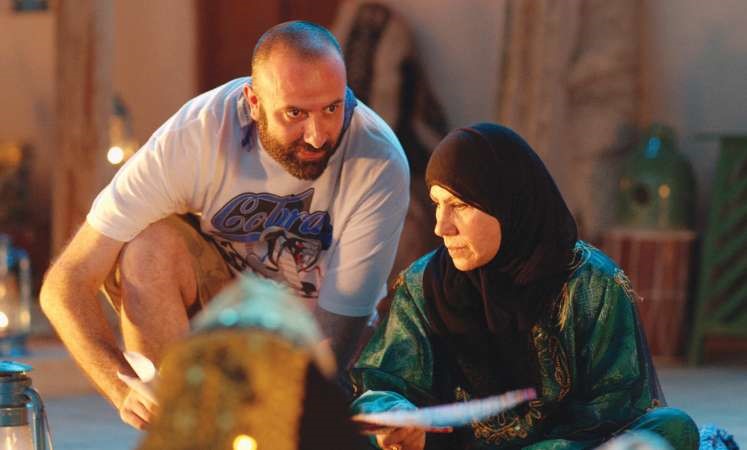 الحسيني مع الفنانة مريم الصالح اثناء تصوير دعاية البنك الوطني