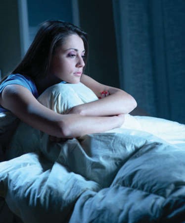 امرأة تنام وتستيقظ مشلولة بالكامل