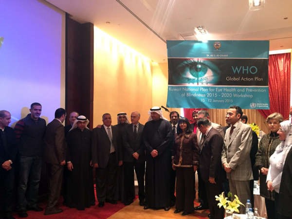 د علي العبيدي متوسطا عددا من الحضور