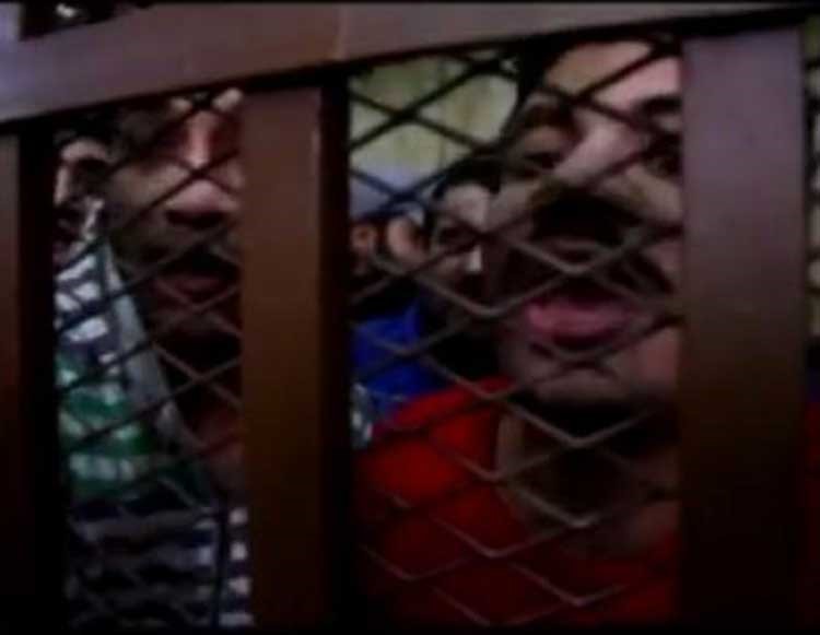 بالفيديو.. المتهمون بالشذوذ في حمام رمسيس بعد براءتهم «يصرخون» «إحنا رجالة»