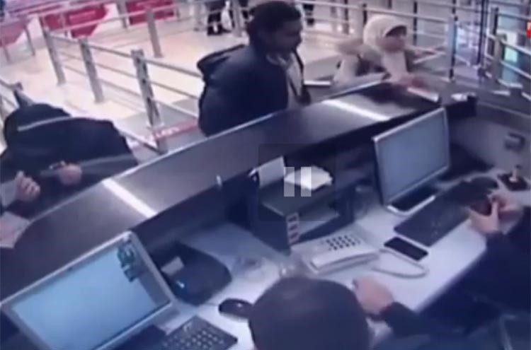 فيديو للجزائرية "مطلوبة فرنسا الأولى" بمطار اسطنبول