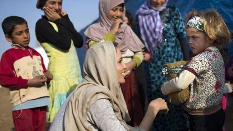 أنجلينا جولي تتبنى موسى.. طفل سوري لاجئ بتركيا
