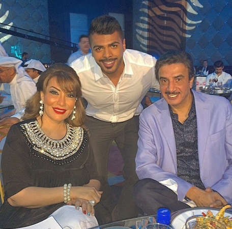 النشمي يتوسط نجوم عمله