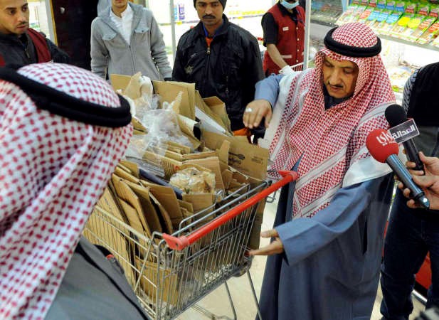 رئيس الاتحاد يوجه بعدم ترك الكراتين في الممرات