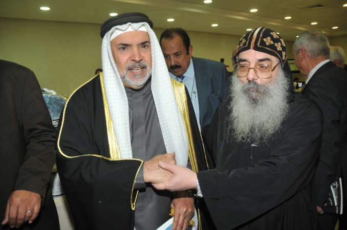 القمص بيجول الانبا بيشوي مرحبا بالسفير البحريني الشيخ خليفة بن حمد ال خليفة ﻿