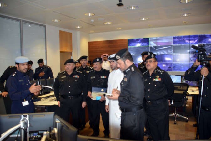 الفريق سليمان الفهد في جولة بمركز القيادة الوطني خلال الزيارة