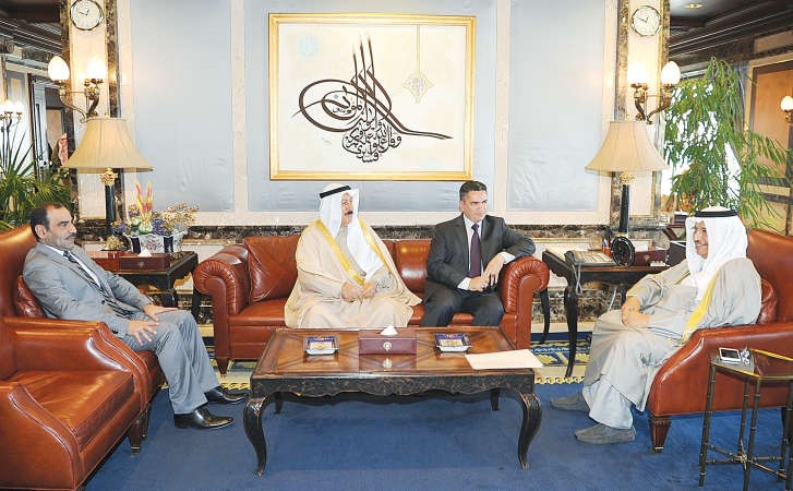 سمو الشيخ جابر المبارك مستقبلا محافظ النجف بحضور جواد بوخمسين﻿