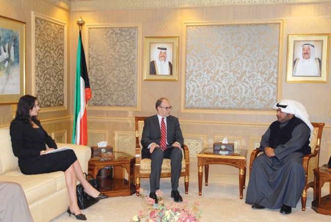 الشيخ ثامر العلي مستقبلا السفير دوغلاس سيليمان ﻿