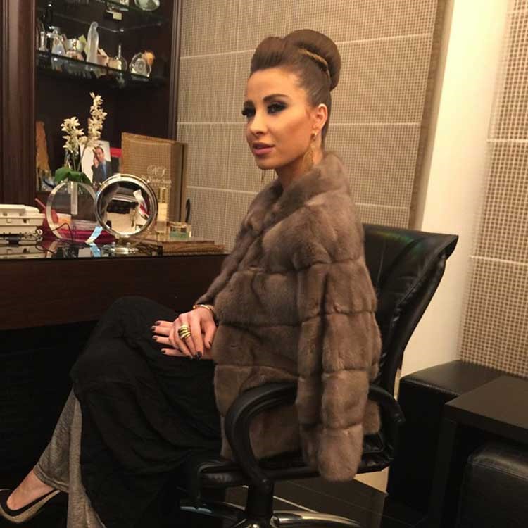 بالصور.. أنابيلا هلال تحتفل بالمولد النبوي.. والجمهور يتساءل عن ديانتها