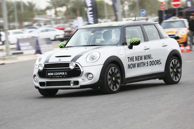 MINI Hatch خماسية الابواب بحجم اوسع ومساحة داخلية ارحب