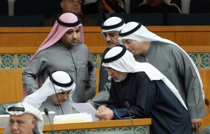 عدنان عبدالصمد واحمد لاري ودعودة الرويعي وفيصل الشايع ودخليل عبدالله
