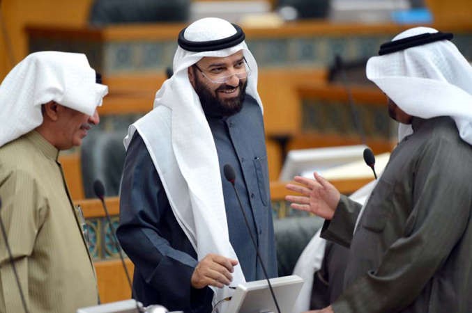 دعلي العمير ومعادل الخرافي وحمدان العازمي

