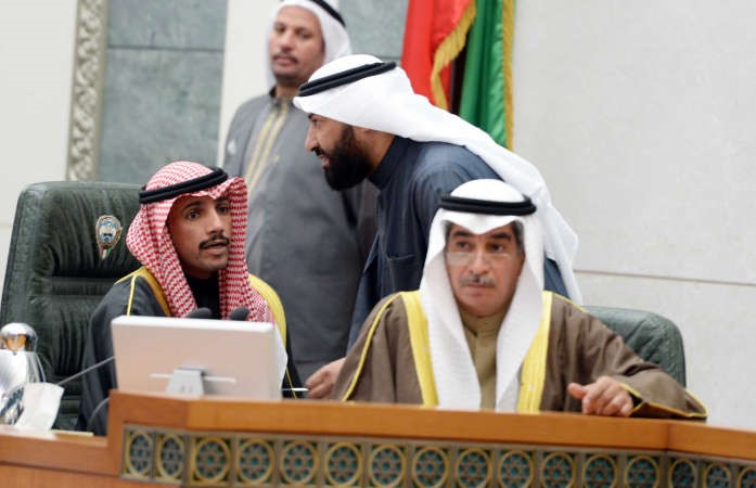 الغانم والعمير ومعادل الخرافي على المنصة
