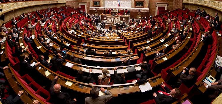 نواب فرنسا يقرون استمرار توجيه الضربات في العراق