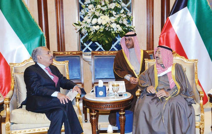 صاحب السمو الامير الشيخ صباح الاحمد مستقبلا وزير الخارجية اليمني عبدالله الصايدي ﻿