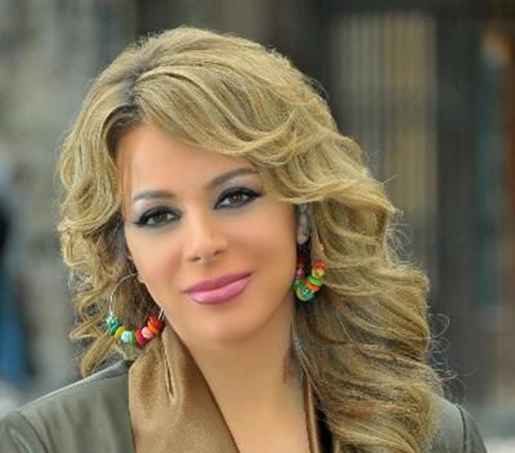 سوزان نجم الدين ترتدي الملاءة السوداء لأول مرة