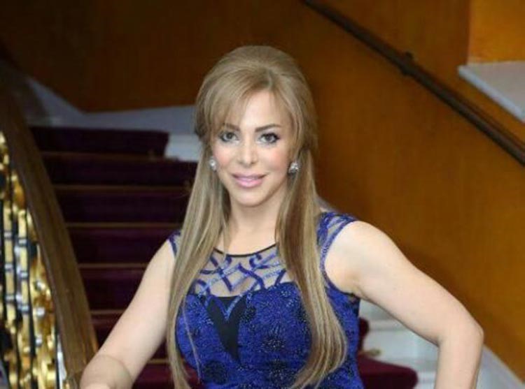 سوزان نجم الدين ترتدي الملاءة السوداء لأول مرة