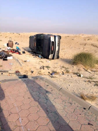 السيارة على جانب طريق المطلاع ﻿