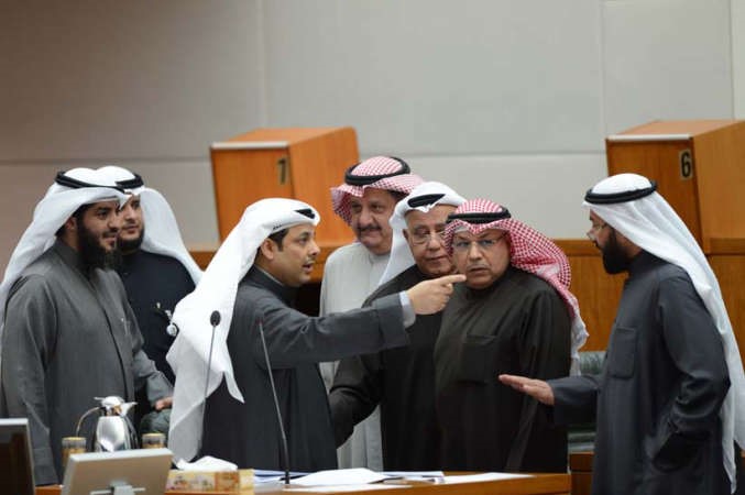 العمير والجراح والفضل والكندري يحيطون بيعقوب الصانع
