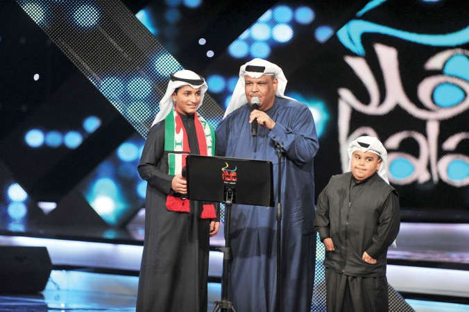 نبيل شعيل يتوسط الموهبتين الواعدتين بدر العطوان وناصر المشاري