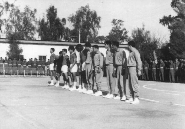 لقاء منتخب مدارس الكويت ضد الكلية العسكرية في بغداد عام 1963﻿