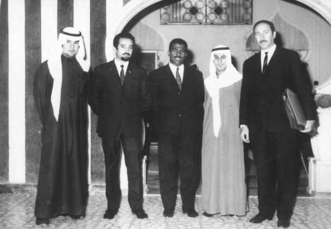 ناصر الزنكوي وخالد الحربان والمرحوم رجب معيوف والبروفيسور نعمة مع استاذ زائر﻿