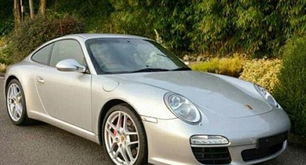 بالصور.. أسترالية تبيع سيارة زوجها البورش بـ20 ألف دولار انتقامًا منه