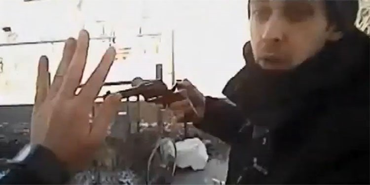 بالفيديو.. شرطي أمريكي يصور لحظة مقتله بكاميرا على صدره