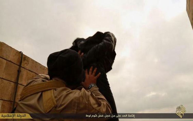 صور مروعة.. احدث طرق "داعش" في الاجرام... الرمي عن ارتفاعات شاهقه
