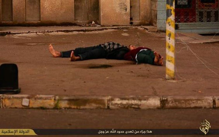 صور مروعة.. احدث طرق "داعش" في الاجرام... الرمي عن ارتفاعات شاهقه