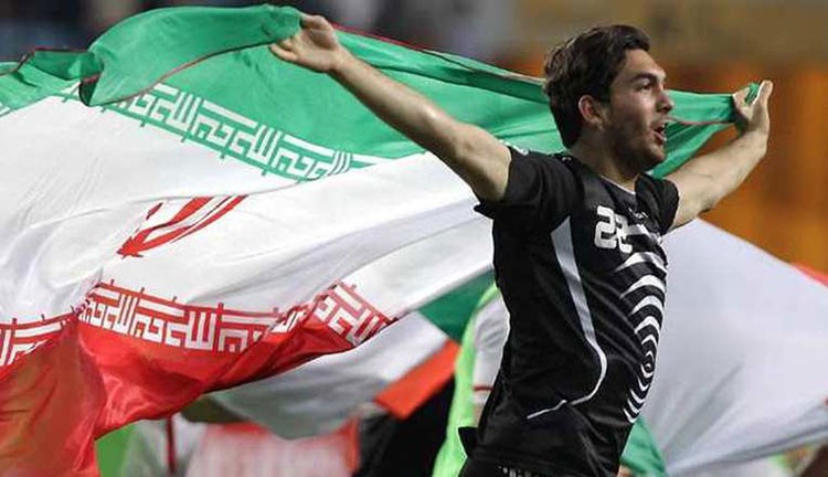 ويعد الحارس علي رضا حقيقي من اجمل اللاعبين في العالم وهو ما جعل منه بطل الاعلانات الدعائية والتلفزيونية الموجهة للمراة