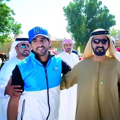 صورة: ولي عهد دبي لحاكم دبي: يمناك ما تعصاك
