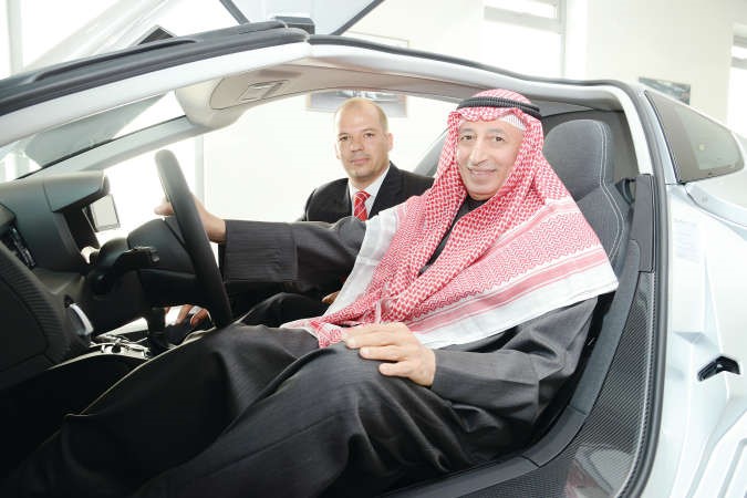 بهبهاني داخل مقصورة فولكس واجن XL1﻿