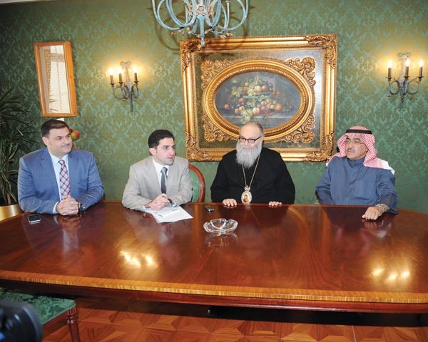 صاحب الغبطة البطريرك يوحنا العاشر مع الزملاء عدنان الراشد ومحمد الحسيني وفريد سلومهاني الشمري