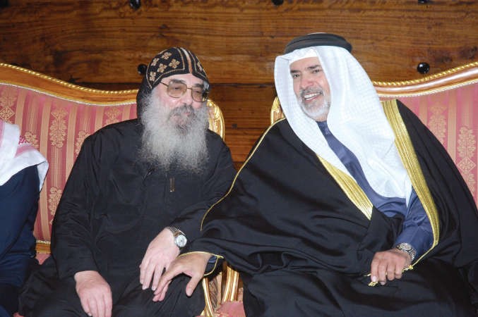السفير البحريني الشيخ خليفة بن حمد ال خليفة والقمص بيجول الانبا بيشوي﻿